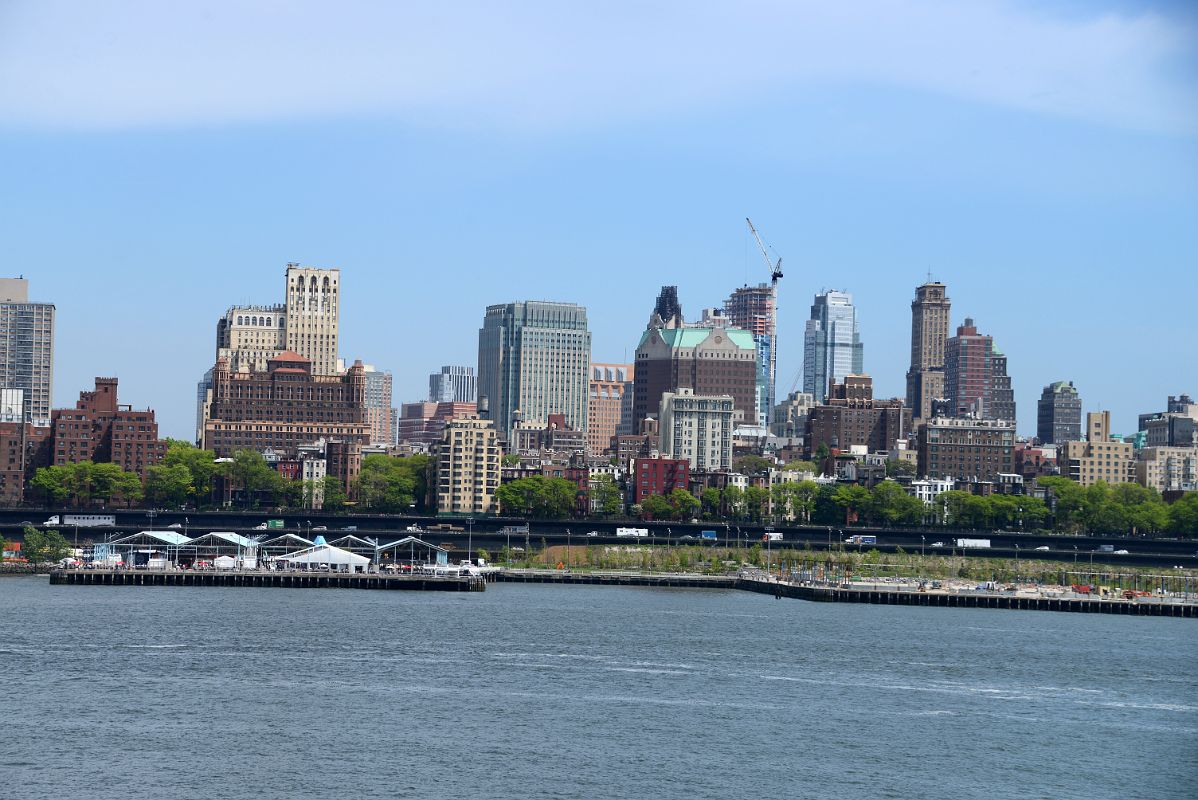 28-04 East River And Brooklyn From New York Financial District